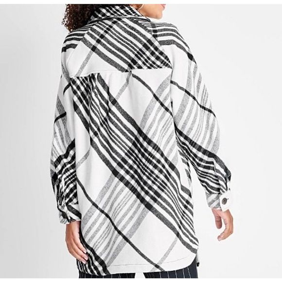 Future Collective B&W Shirred Plaid Flannel Shacket L - Picture 5 of 6